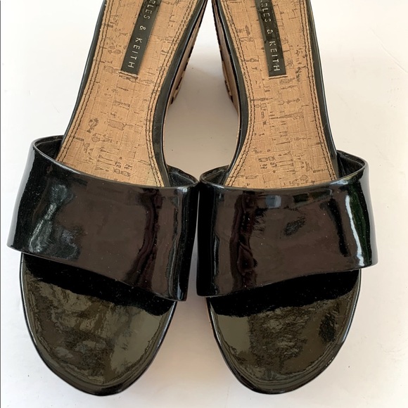 Black patent leather sandals with platform & leopard print light cork wedges - Picture 3 of 7